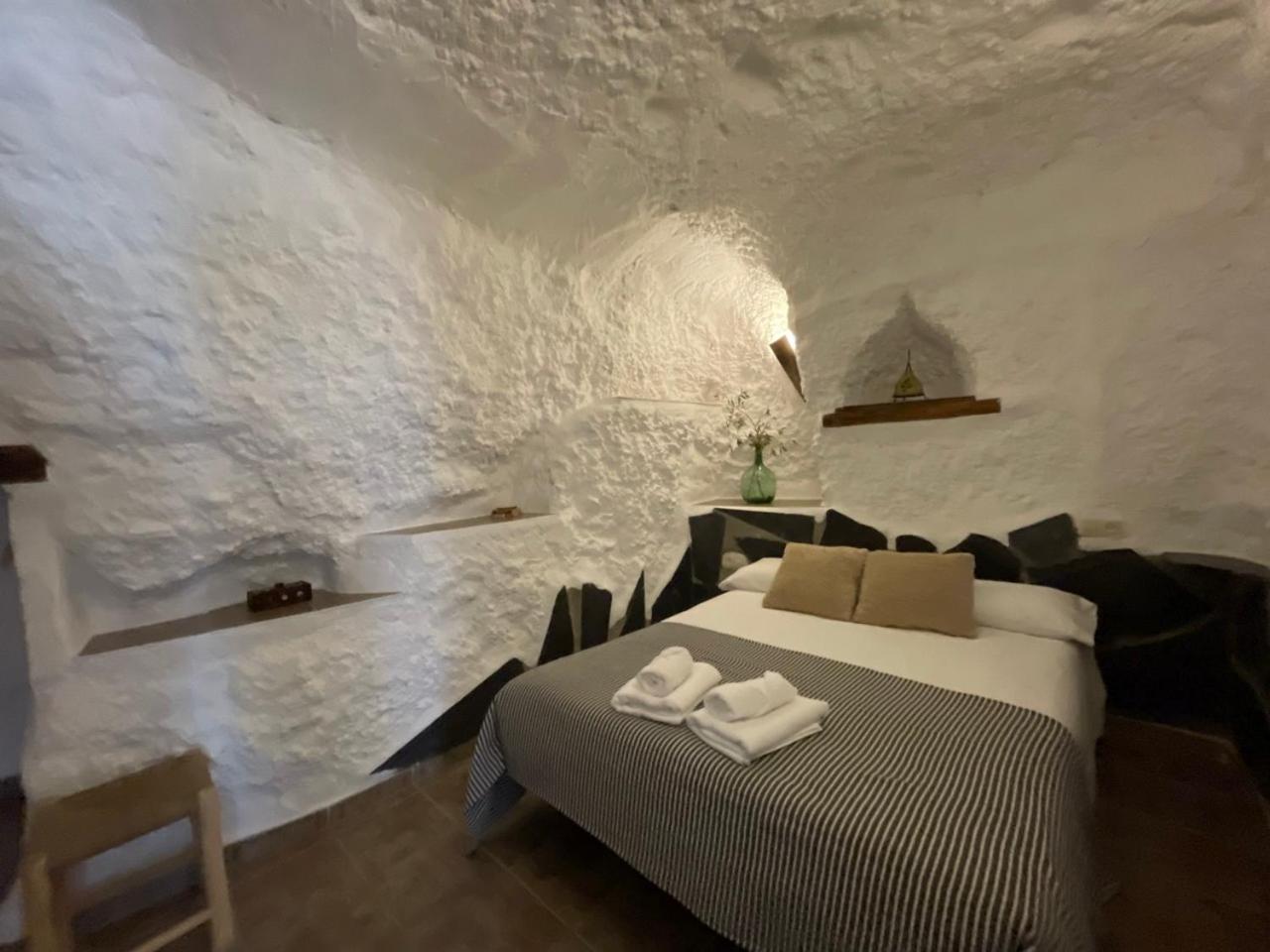 Aparthotel Cuevas El Atochal Origenes